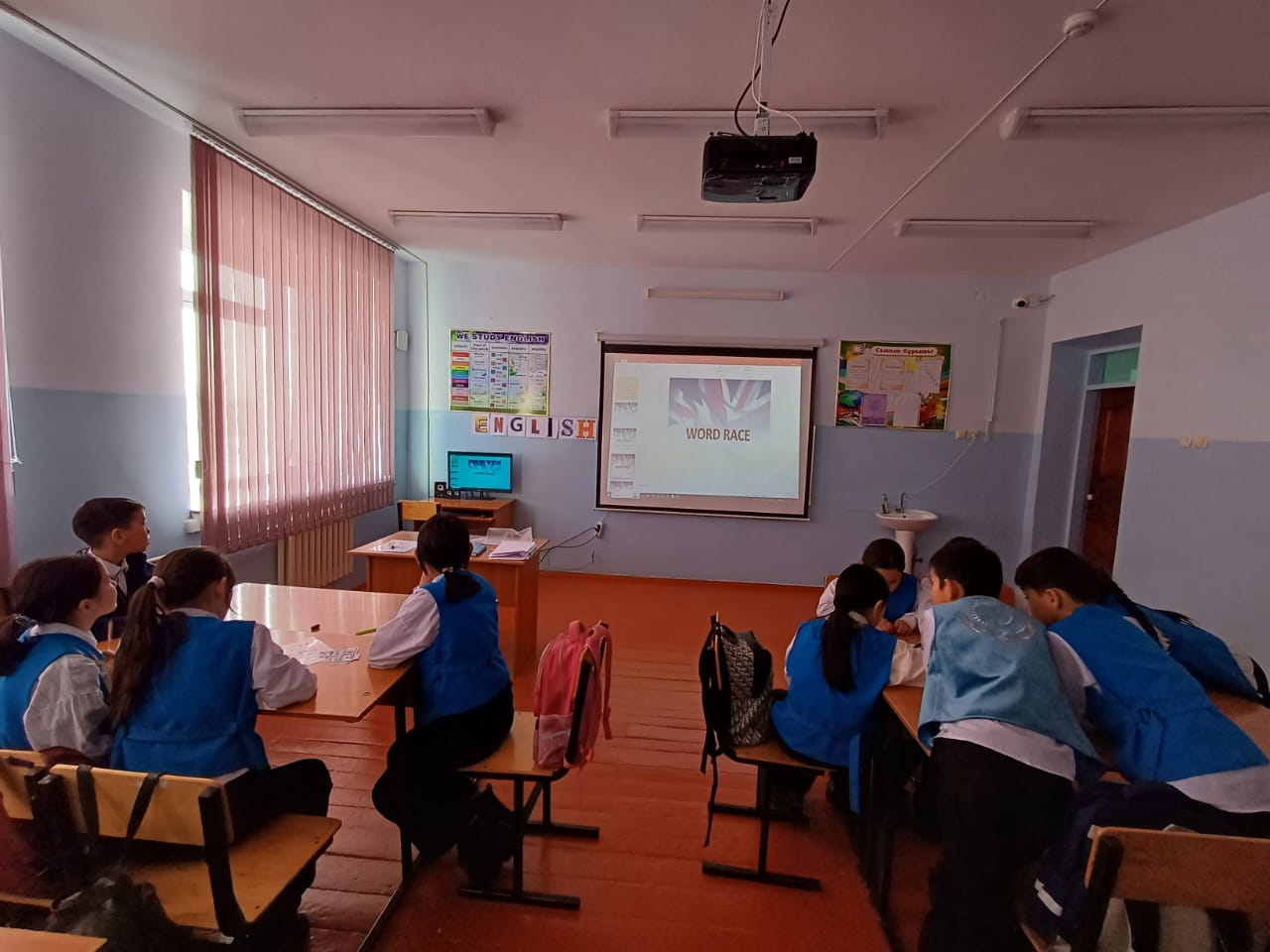 Ағылшын тілі пәнінен сыныптан тыс «English through game»-атты 5 сыныптар арасында интелектуалды сайыс өтті.