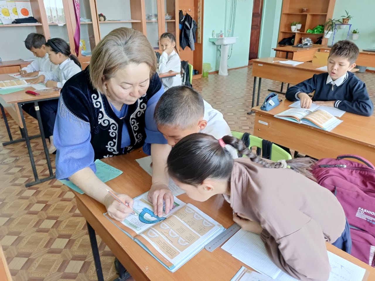 Бастауыш сынып пен орта буын арасындағы сабақтастыққа бағытталған айлық