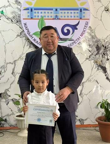 Жарқын жалпы орта білім беретін мектебінде 11 караша күні аудандық, облыстық олимпиадалар мен конкурстар жеңімпаздары марапатталды.