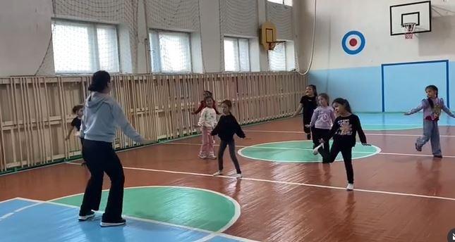 "Адал азамат" біртұтас тәрбие бағдарламасының "Шабыт" жобасы аясында мектебімізде жүргізіліп жатқан би үйірмесінің күзгі демалыс күндерінде жүргізілген жұмыстарынан үзінді.